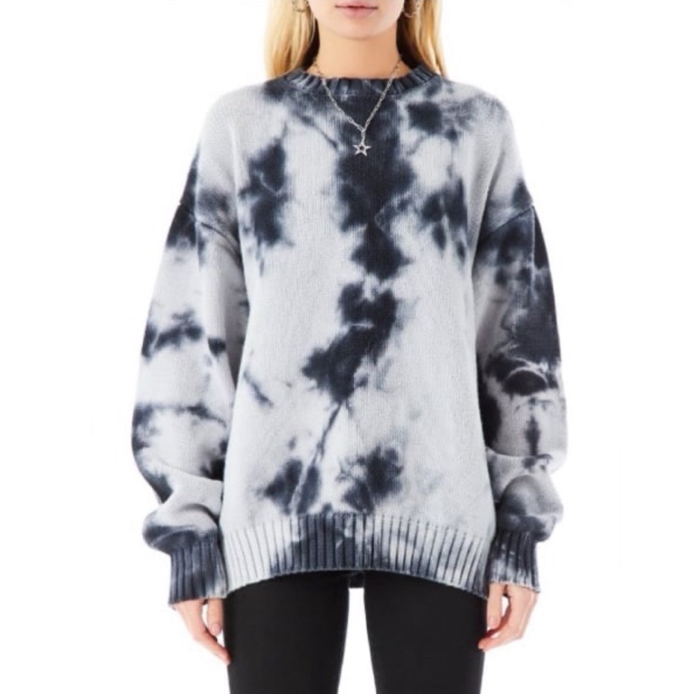 LF STORES • SWEATER